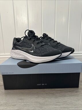 Nike Black and White Running Sneakers